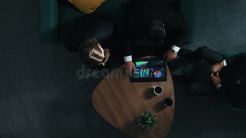 Cea mai bună imagine a oamenilor de afaceri care încheie acorduri și dau mâna. Direcție. stock footage