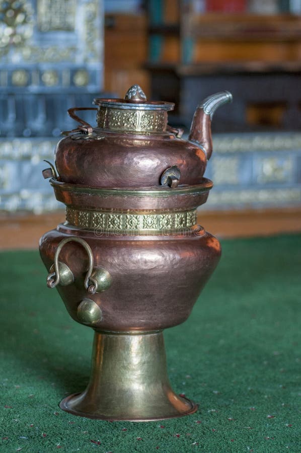 Ceai tradițional din cupru ladakh jammu și kashmir india royalty free stock photo