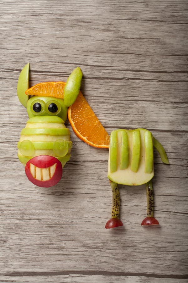 Cangrejo Graciosamente Hecho De Frutas Imagen de archivo Imagen de