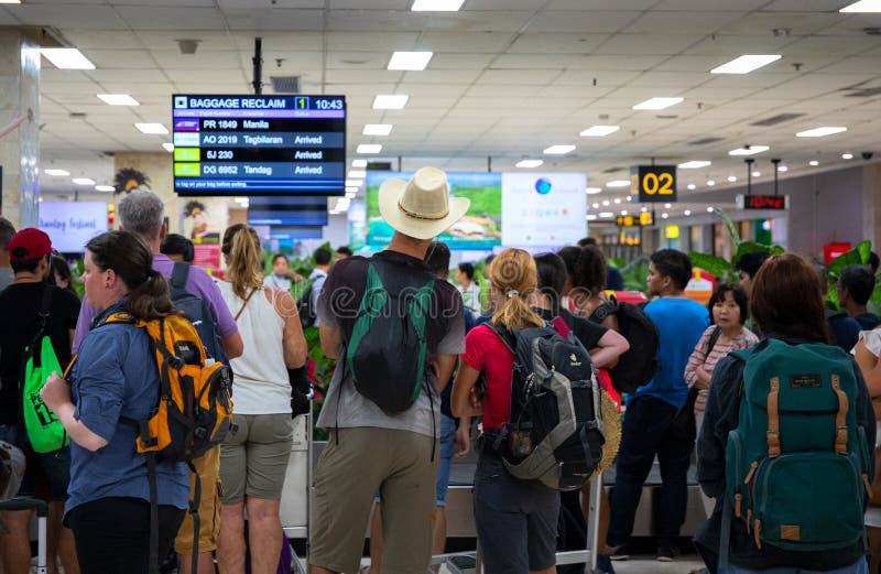 Cebu, les Philippines - 30 novembre 2018 : contrôle de passeport de attente de foule de touristes Photo d'opérations d'aéroport images stock Cebu, les Philippines - 30 novembre 2018 : contrôle de passeport de attente de foule de touristes Photo d'opérations d'aéroport images stock