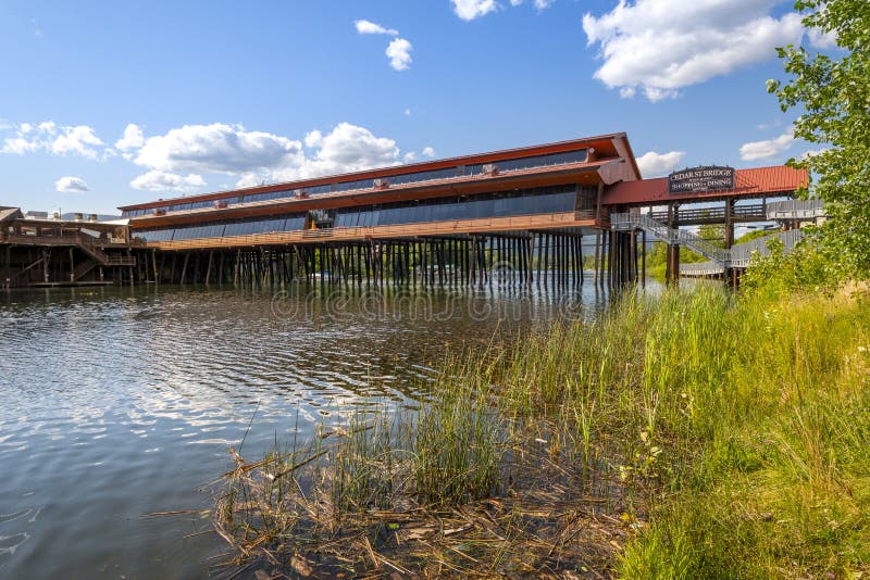 The Cedar Street Bridge Public Market of shopping and dining along Sand Creek River and Lake Pend Oreille in Sandpoint, Idaho royalty free stock photography The Cedar Street Bridge Public Market of shopping and dining along Sand Creek River and Lake Pend Oreille in Sandpoint, Idaho royalty free stock photography