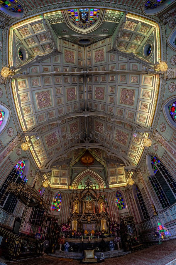 Ceiling of Yellow Buddhist Church of Wat Niwet Thammaprawat Ratchaworawihan