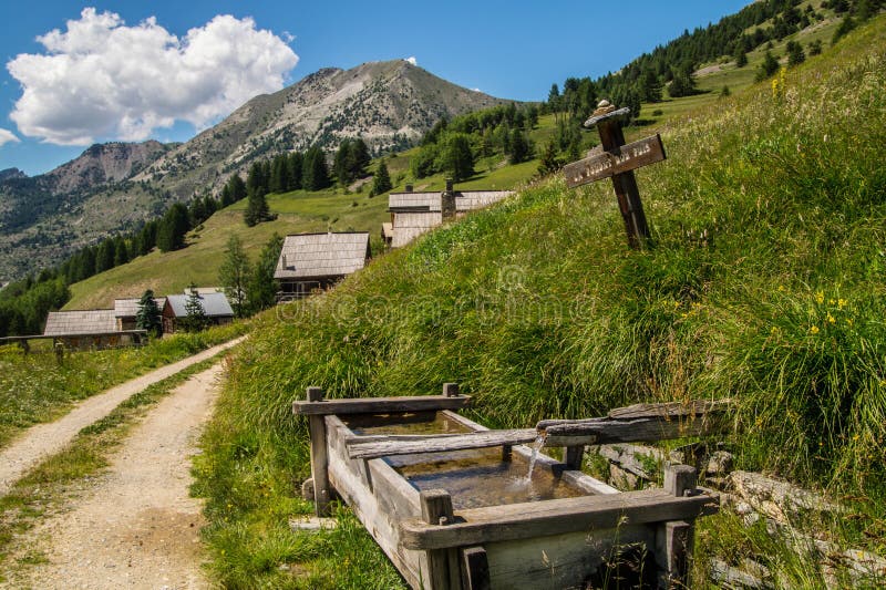 Ceillac di Chalmettes in qeyras in Hautes-Alpes in Francia fotografia stock Ceillac di Chalmettes in qeyras in Hautes-Alpes in Francia fotografia stock