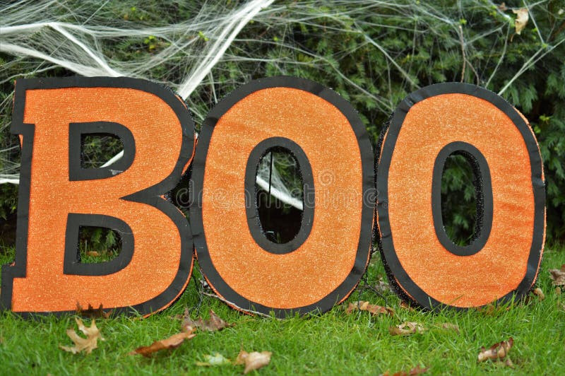 A celebração de Boo Sign Orange Background Halloween caçoa o divertimento do partido imagem de stock A celebração de Boo Sign Orange Background Halloween caçoa o divertimento do partido imagem de stock