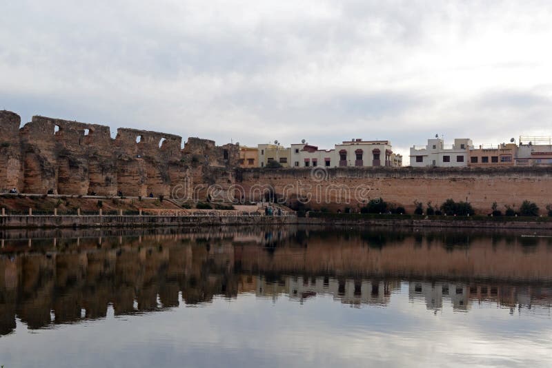 Celeiro dos €™s de Moulay Ismailâ e estábulos imensos, Heri es-Souani em Meknes, Marrocos imagem de stock royalty free Celeiro dos €™s de Moulay Ismailâ e estábulos imensos, Heri es-Souani em Meknes, Marrocos imagem de stock royalty free