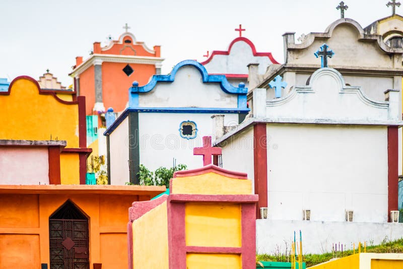 Los Coloridos Cementerios de Guatemala