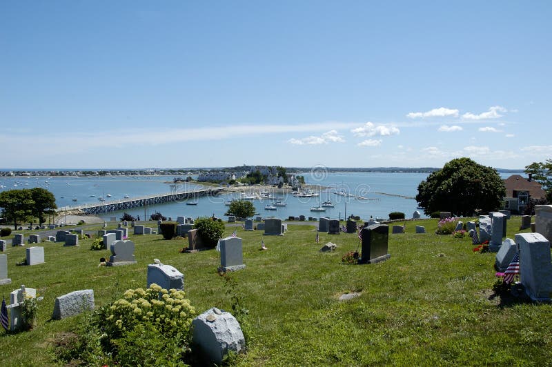 Cemetary na Trup MA, ktorý je na vrchole kopca a má krásny výhľad na prístav a oceán.