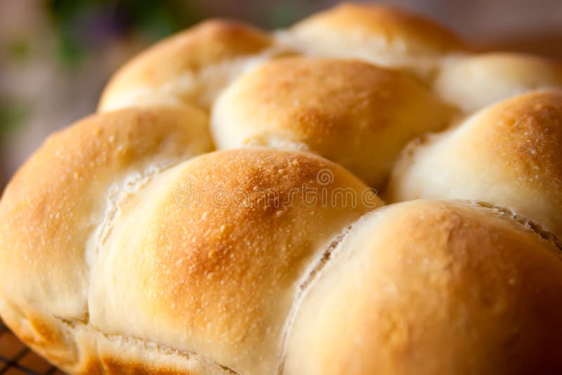 Cena casalinga dorata Rolls di Brown fotografie stock libere da diritti Cena casalinga dorata Rolls di Brown fotografie stock libere da diritti