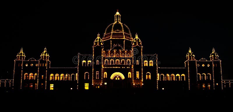 Cena da noite do palácio em Victoria, ilha do parlamento de Vancôver, Canadá imagem de stock royalty free Cena da noite do palácio em Victoria, ilha do parlamento de Vancôver, Canadá imagem de stock royalty free