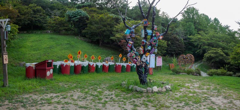 Cena de Hillcrest (montes do cubo), parque temático de Eco na cidade de Daegu, Coreia imagens de stock Cena de Hillcrest (montes do cubo), parque temático de Eco na cidade de Daegu, Coreia imagens de stock