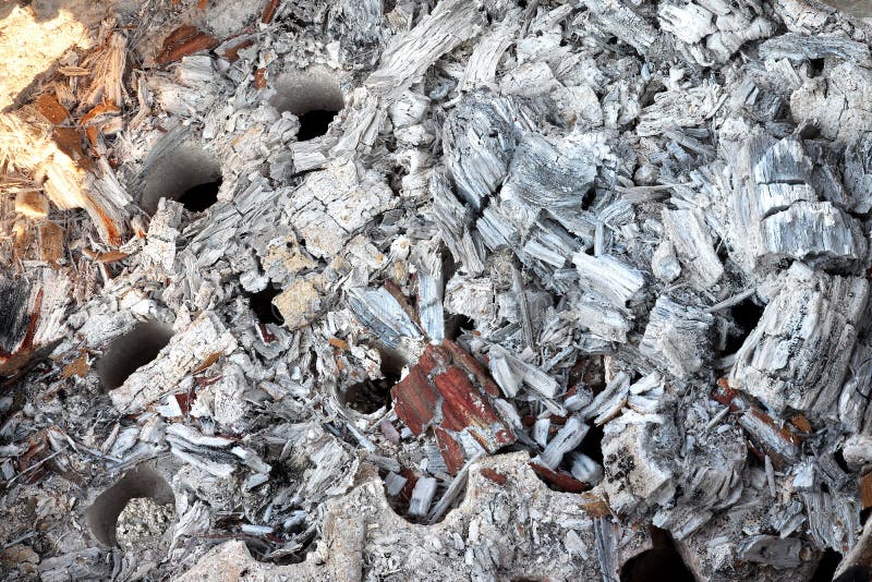Cenere, ceneri grige dal legno dal camino, cenere grigia dalla struttura del fondo del forno immagine stock libera da diritti Cenere, ceneri grige dal legno dal camino, cenere grigia dalla struttura del fondo del forno immagine stock libera da diritti