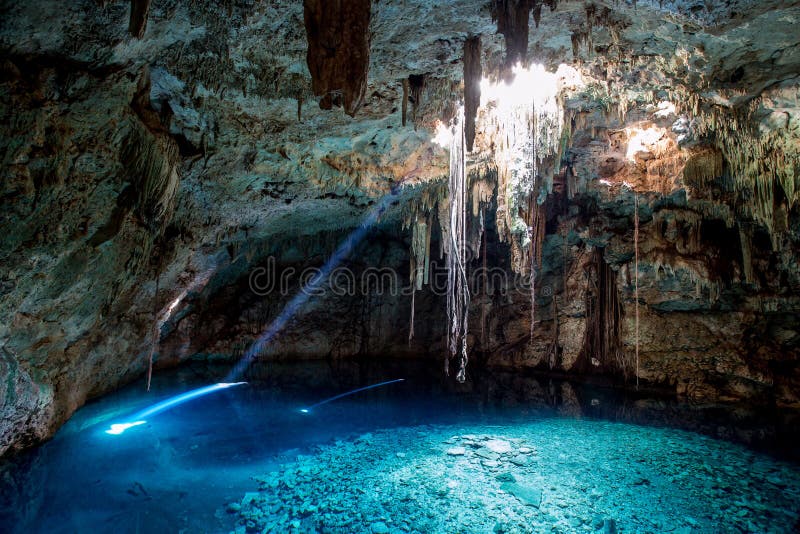 Cenote De Cuzama, Iucatão, México Imagem de Stock Imagem de marco
