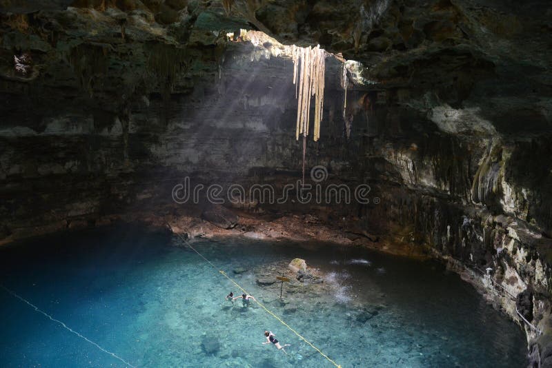 Cenote Samula i den Yucatan halvön, Mexico arkivbilder Cenote Samula i den Yucatan halvön, Mexico arkivbilder