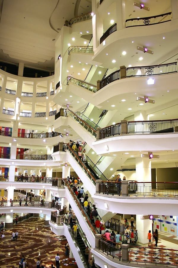 center shopping royaltyfria bilder center shopping royaltyfria bilder