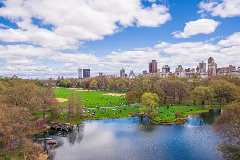 Lake Central Park Spring New York City Skyline Background New York ...