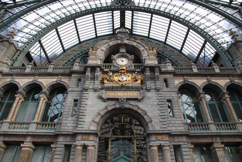 Central Station at Antwerp, Station interior