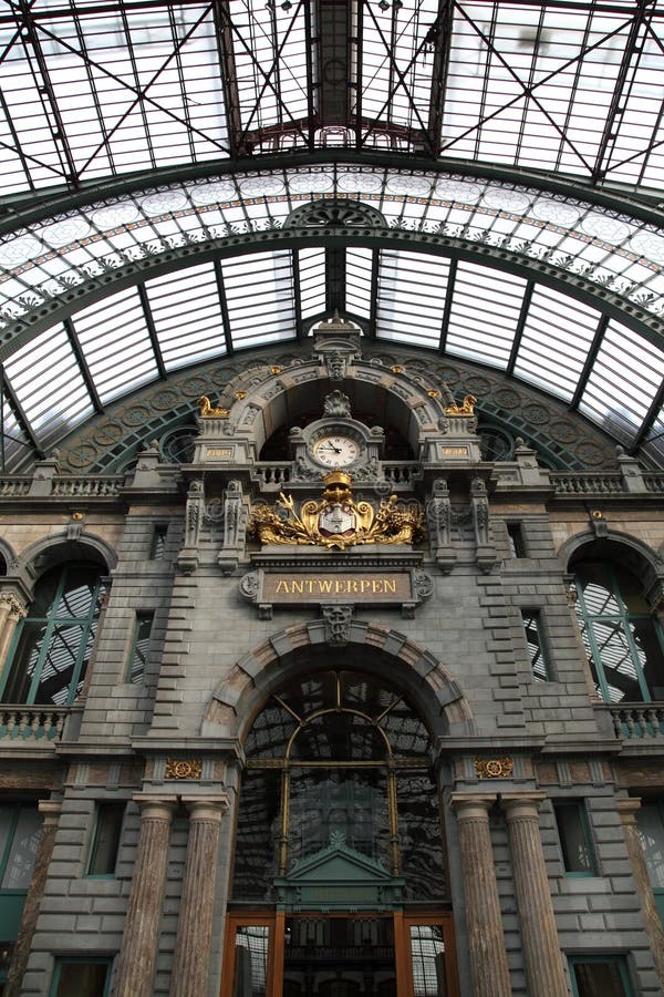 Central Station at Antwerp, Station interior