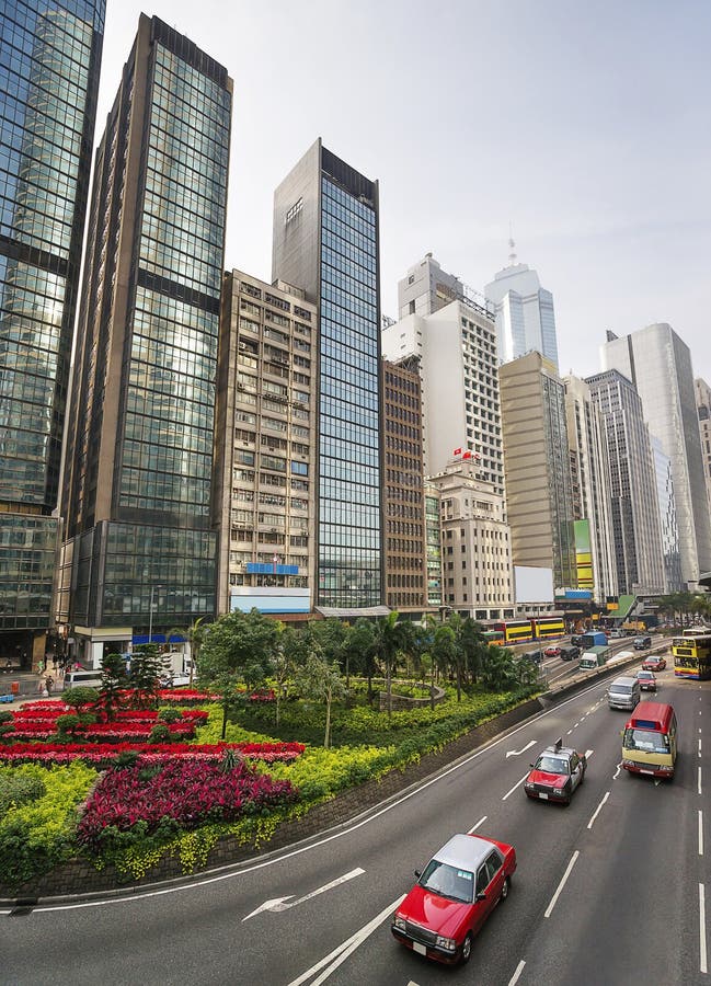 Central trafik för Hong Kong huvudväggata och horisontsikt arkivfoton Central trafik för Hong Kong huvudväggata och horisontsikt arkivfoton