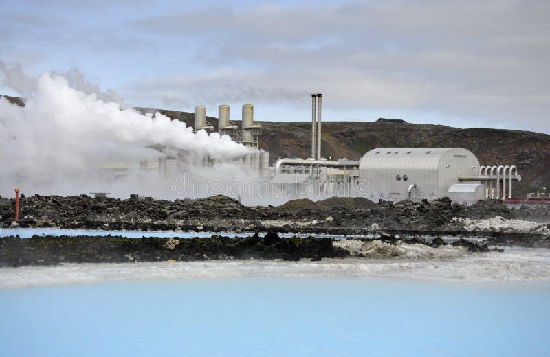 Centrale elettrica di energia geotermica fotografia stock libera da diritti Centrale elettrica di energia geotermica fotografia stock libera da diritti