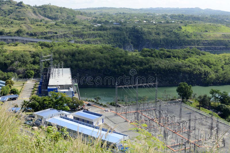 Centrale électrique de barrage électrique hydraulique de rivière de Magat dans Ifugao montagneux photo libre de droits Centrale électrique de barrage électrique hydraulique de rivière de Magat dans Ifugao montagneux photo libre de droits