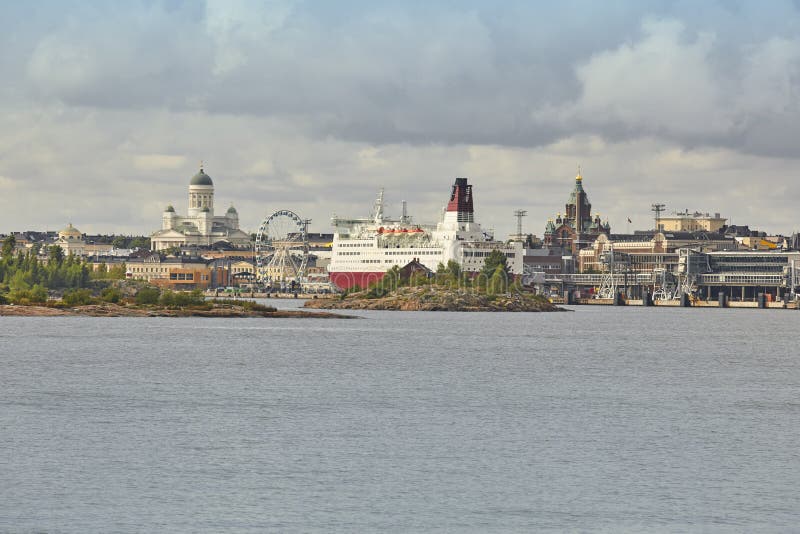 Centre et port de la ville d'horizon de Helsinki Voyage Finlande photo libre de droits Centre et port de la ville d'horizon de Helsinki Voyage Finlande photo libre de droits