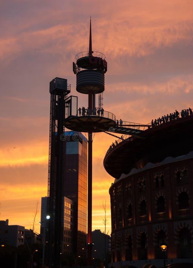 Centro commerciale delle arene di Las a Barcellona (vecchia arena) al tramonto immagini stock Centro commerciale delle arene di Las a Barcellona (vecchia arena) al tramonto immagini stock