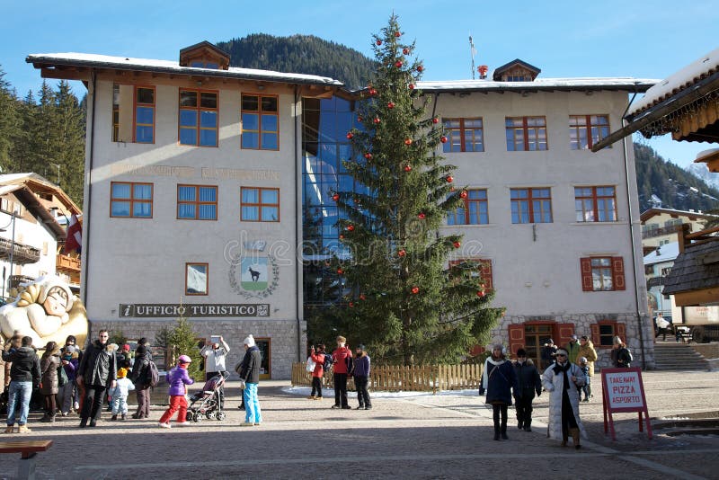 Centro de Canazei imagem de stock editorial. Imagem de europa 28451849