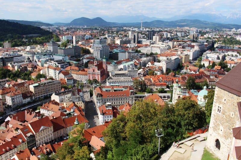 Centro de ciudad de Ljubljana del castillo Eslovenia foto de archivo Centro de ciudad de Ljubljana del castillo Eslovenia foto de archivo