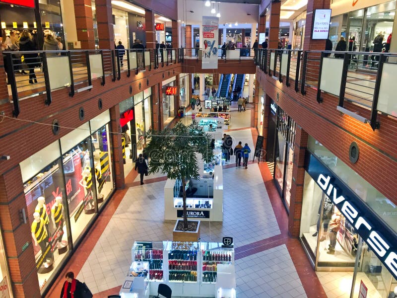 Centro de compra da alameda do vestíbulo do Polônia de Koszalin imagem de stock Centro de compra da alameda do vestíbulo do Polônia de Koszalin imagem de stock