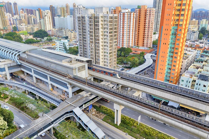 Centro de la ciudad de Hong-Kong y tren urbanos de la velocidad de la puesta del sol imagenes de archivo Centro de la ciudad de Hong-Kong y tren urbanos de la velocidad de la puesta del sol imagenes de archivo