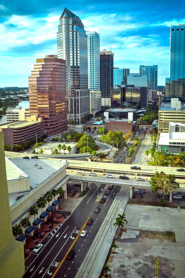 Centro de Tampa imagen de archivo. Imagen de moderno - 167083147 Centro de Tampa imagen de archivo. Imagen de moderno - 167083147