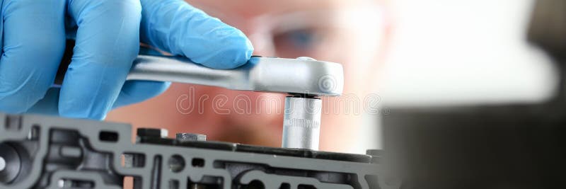 Centro di auto-cura del riparatore sulla riparazione di fotografia stock libera da diritti Centro di auto-cura del riparatore sulla riparazione di fotografia stock libera da diritti
