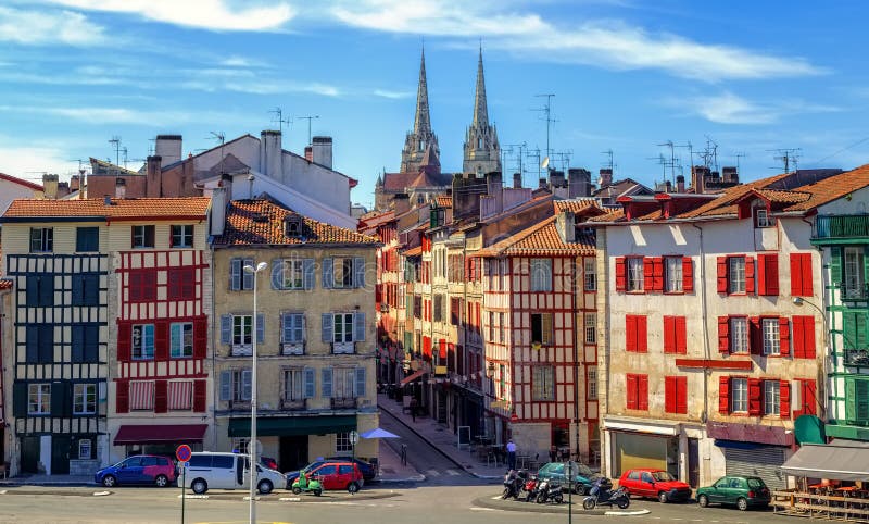Centro di Città Vecchia di Bayonne, Francia fotografia stock libera da diritti Centro di Città Vecchia di Bayonne, Francia fotografia stock libera da diritti