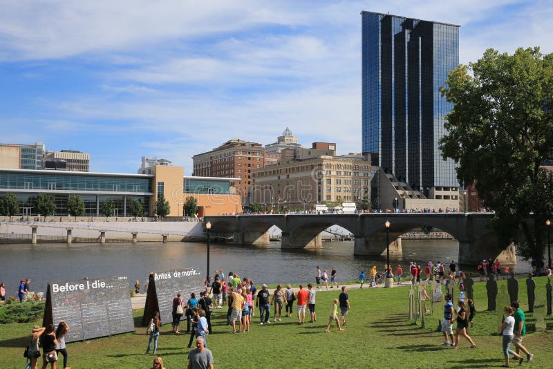 Centrum av Grand Rapids, Michigan royaltyfri bild Centrum av Grand Rapids, Michigan royaltyfri bild
