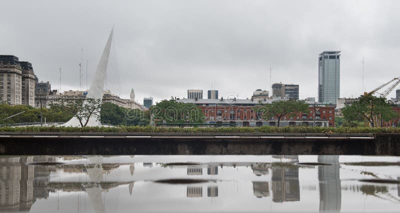 Carro De Polícia Em Plaza De Mayo Em Buenos Aires Em Um Feriado Domingo  Imagem Editorial - Imagem de aires, prefeito: 82590910