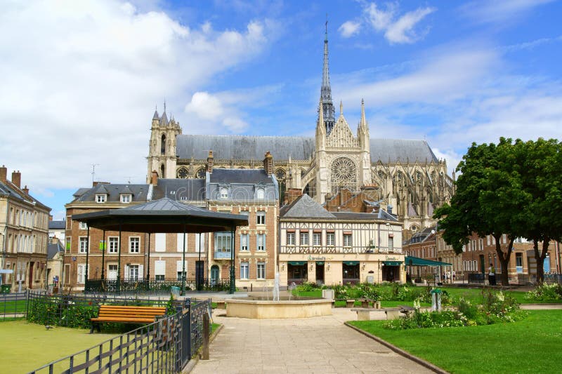 Centrum och vår dam av den Amiens domkyrkan i Frankrike