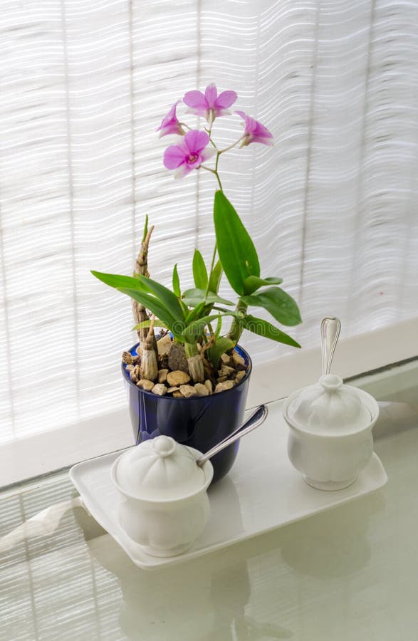 Ceramic utensils with flower decoration