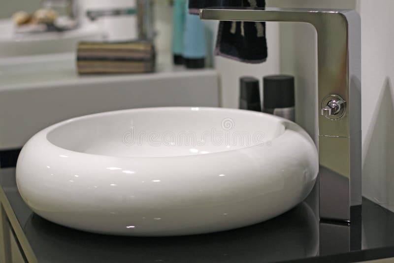 Ceramic washbasin