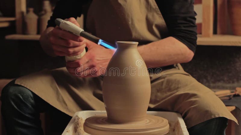 Ceramica per hobby uomo di ceramica che vetra vaso di argilla