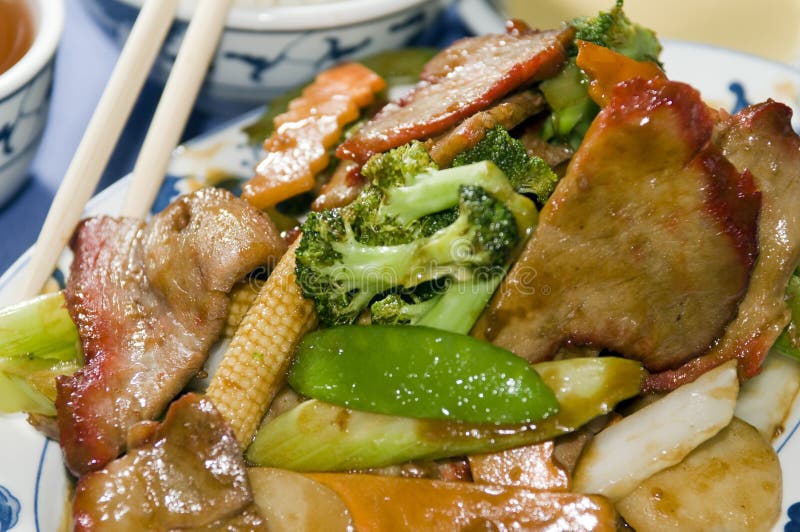 Cerdo de carne asada con los vehículos chinos mezclados imágenes de archivo libres de regalías Cerdo de carne asada con los vehículos chinos mezclados imágenes de archivo libres de regalías