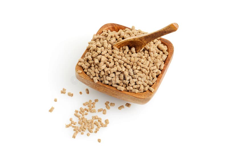 Cereal bran bud con vista de gran angular con una cuchara en un bol de madera foto de archivo