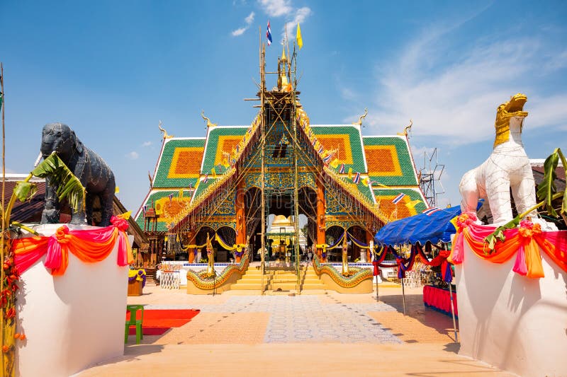 The ceremony of mounting the gable-finial at Phrathat San Don temple