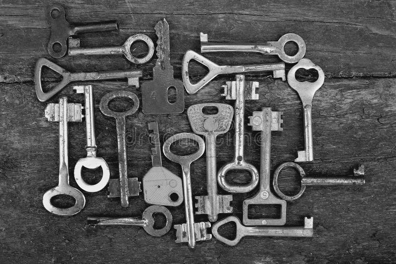 Llave Y Cerraduras Antiguas En La Feria Foto de archivo - Imagen de