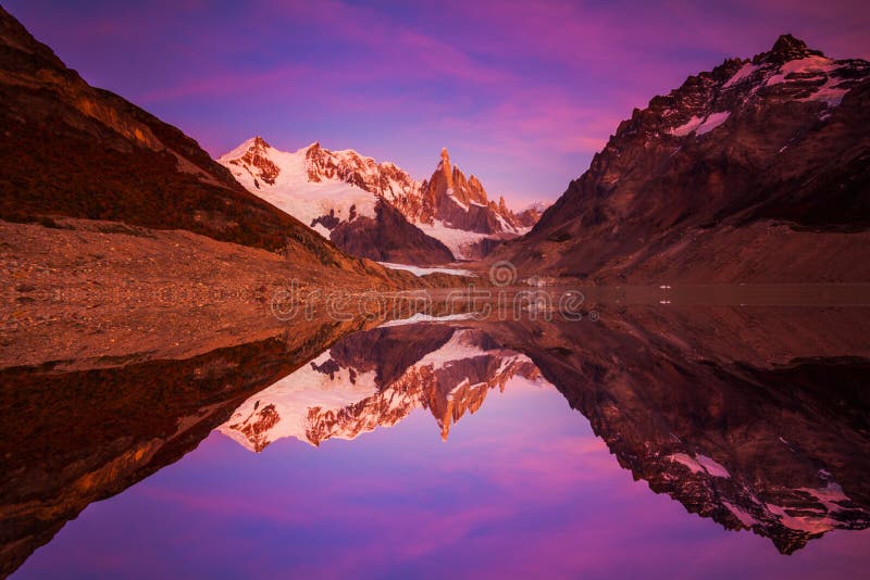 Cerro Torre bergmaximum i El Chalten, Argentina Patagonia, Sydamerika arkivfoton Cerro Torre bergmaximum i El Chalten, Argentina Patagonia, Sydamerika arkivfoton