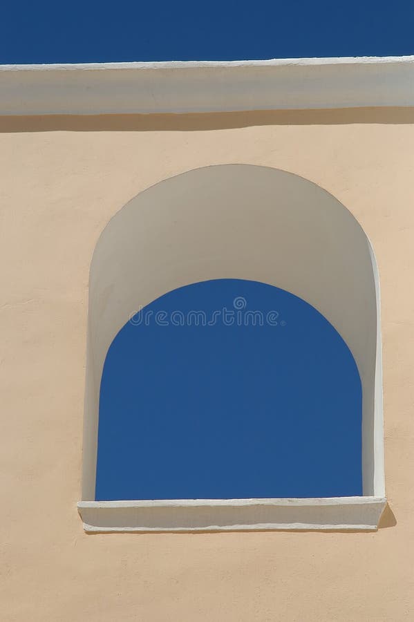 Cerul albastru într-o fereastră royalty free stock photos