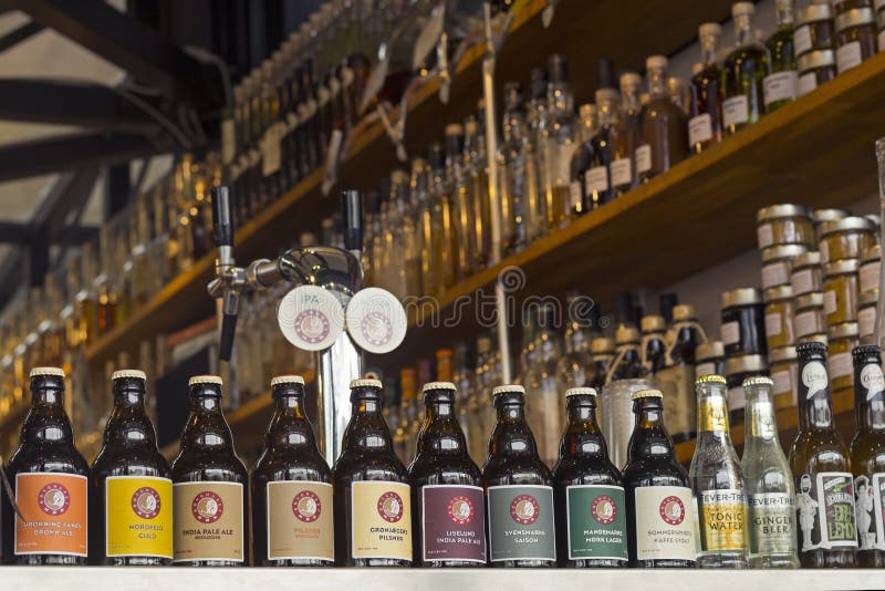 Cervejas da cerveja inglesa pálida da Índia foto de stock Cervejas da cerveja inglesa pálida da Índia foto de stock