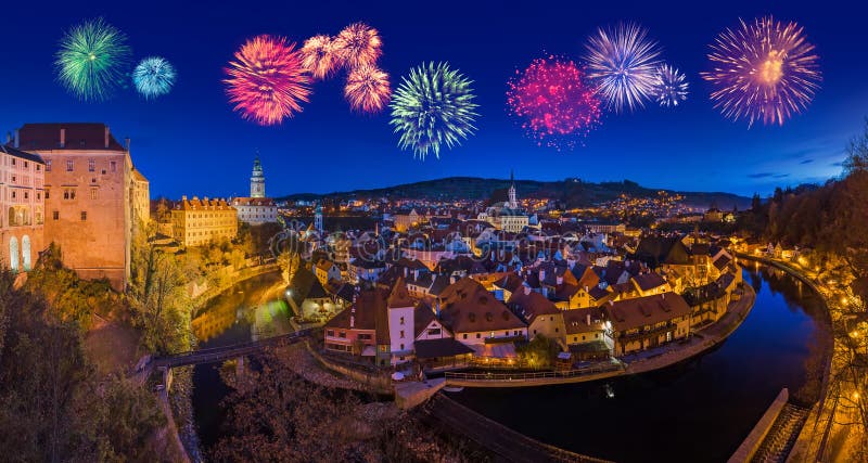 Cesky Krumlov και πυροτεχνήματα στη Δημοκρατία της Τσεχίας στοκ φωτογραφία Cesky Krumlov και πυροτεχνήματα στη Δημοκρατία της Τσεχίας στοκ φωτογραφία