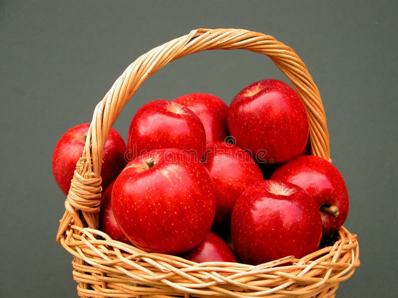 Cesta das vitaminas - maçãs Cesta das vitaminas - maçãs