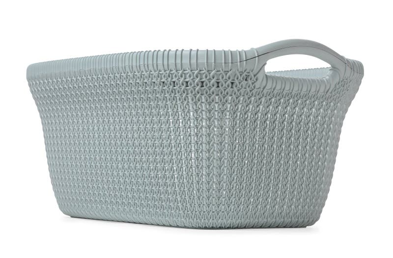 Cesto de roupa suja de plástico vazio isolado sobre fundo branco imagem de stock