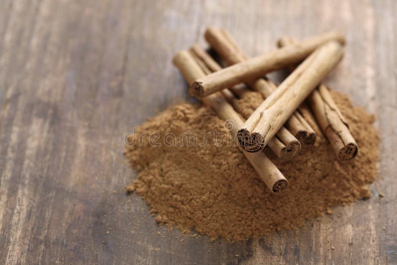 Ceylon cinnamon sticks and powder